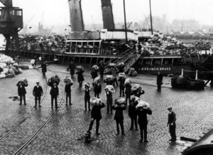 300px-Unloading_mail_by_hand_from_the_Sir_Francis_Drake,_March_1926.png